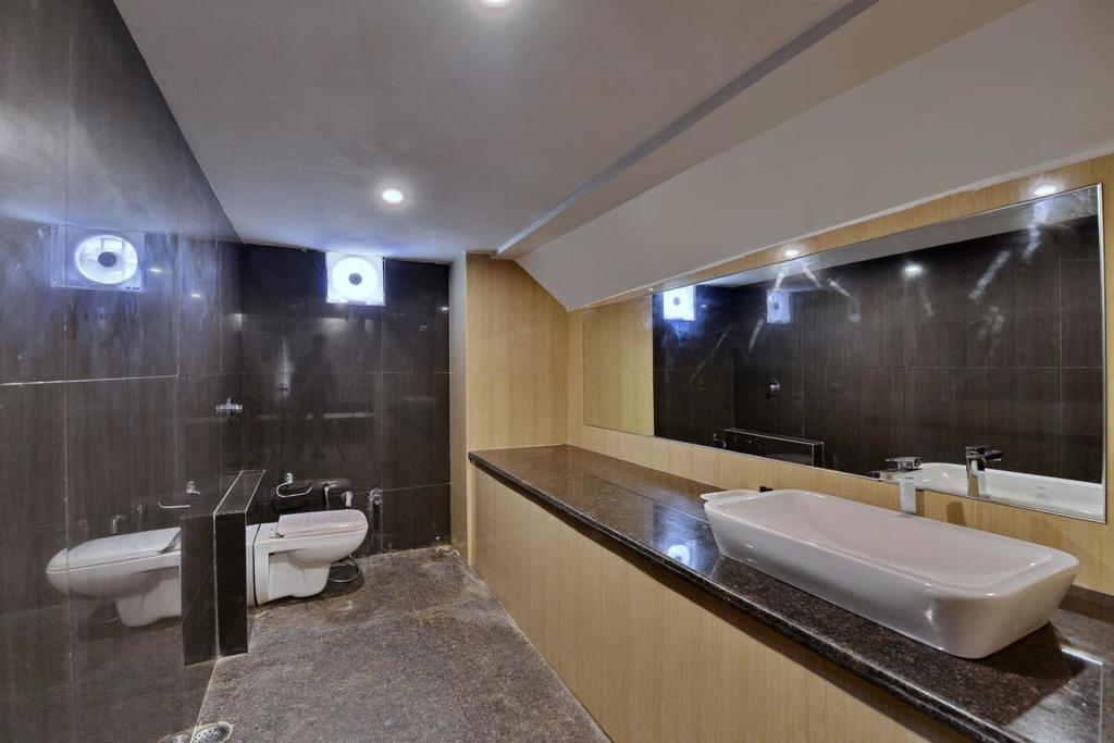 Hotel Silver Oak Bilāspur Dış mekan fotoğraf