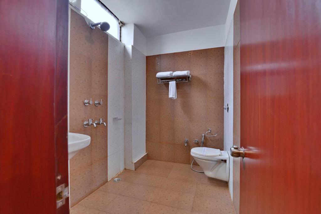 Hotel Silver Oak Bilāspur Dış mekan fotoğraf